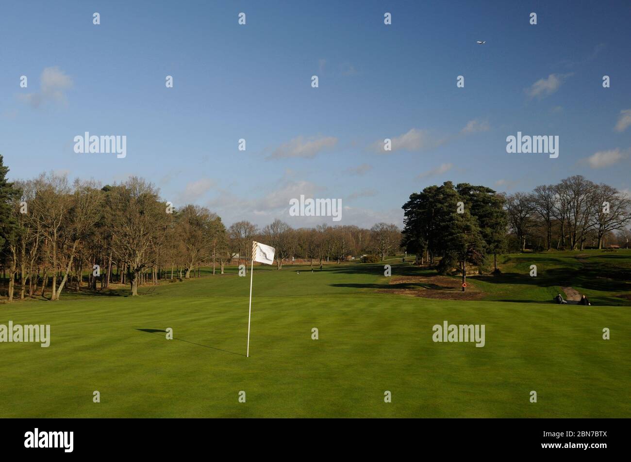 Vue de retour sur 2nd Green à 3rd Fairway, Woking Golf Club, Woking, Surrey, Angleterre Banque D'Images