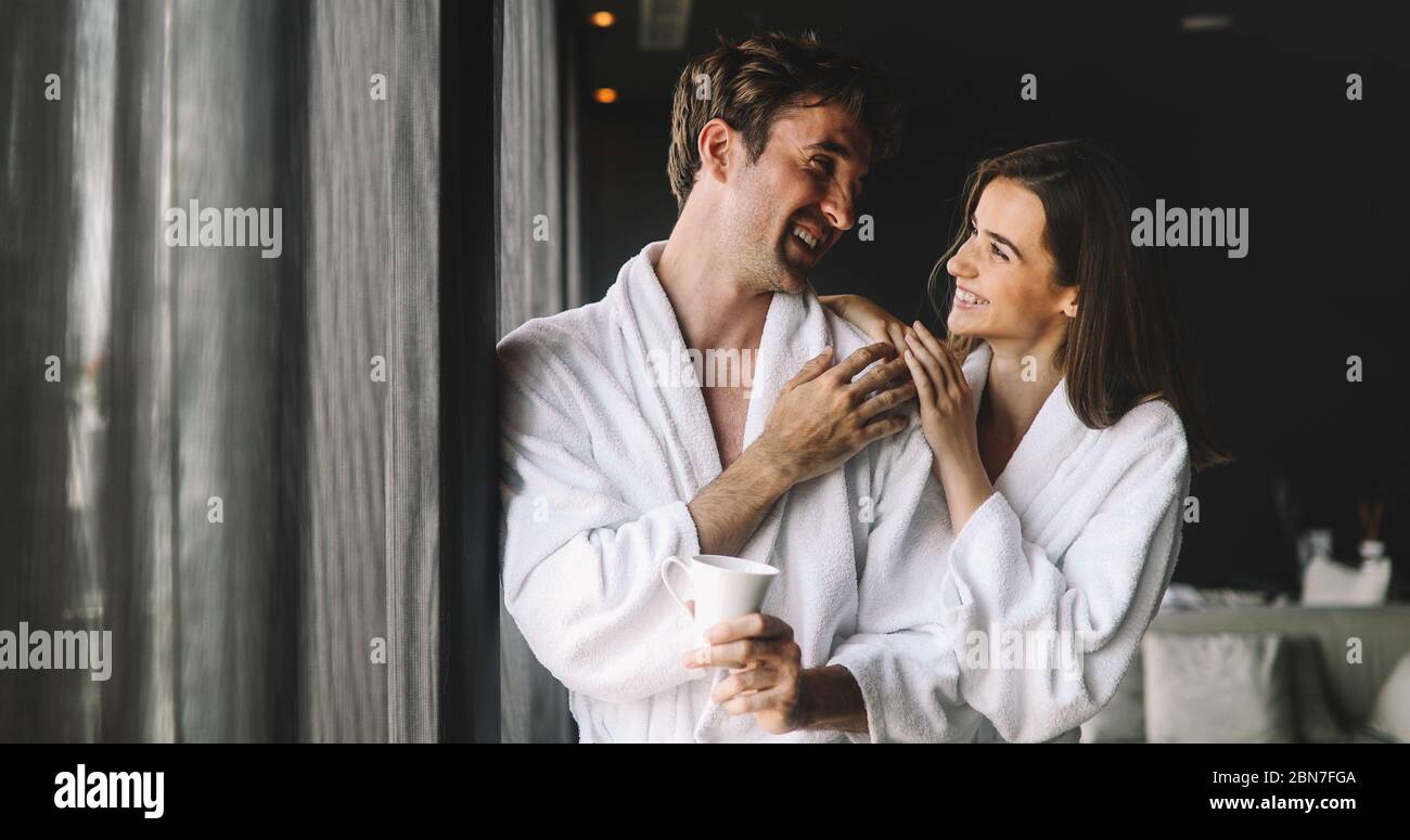 Heureux couple relaxing at spa Wellness Resort Banque D'Images