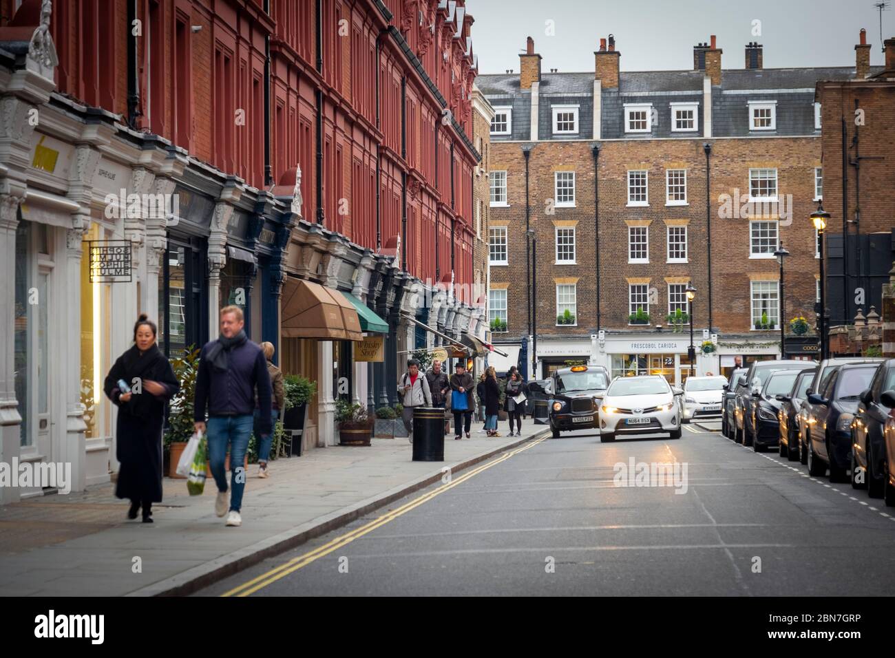 Chiltern Street dans le quartier de Marylebone de Londres ouest- une prime rue commerçante avec des boutiques de mode de luxe et de lieux de vie nocturne Banque D'Images