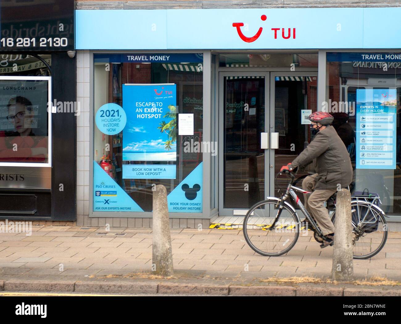 TUI met en garde contre jusqu'à 8,000 pertes d'emplois dues à la pandémie mondiale de coronavirus Covid-19 qui touche l'industrie du voyage et du tourisme Banque D'Images