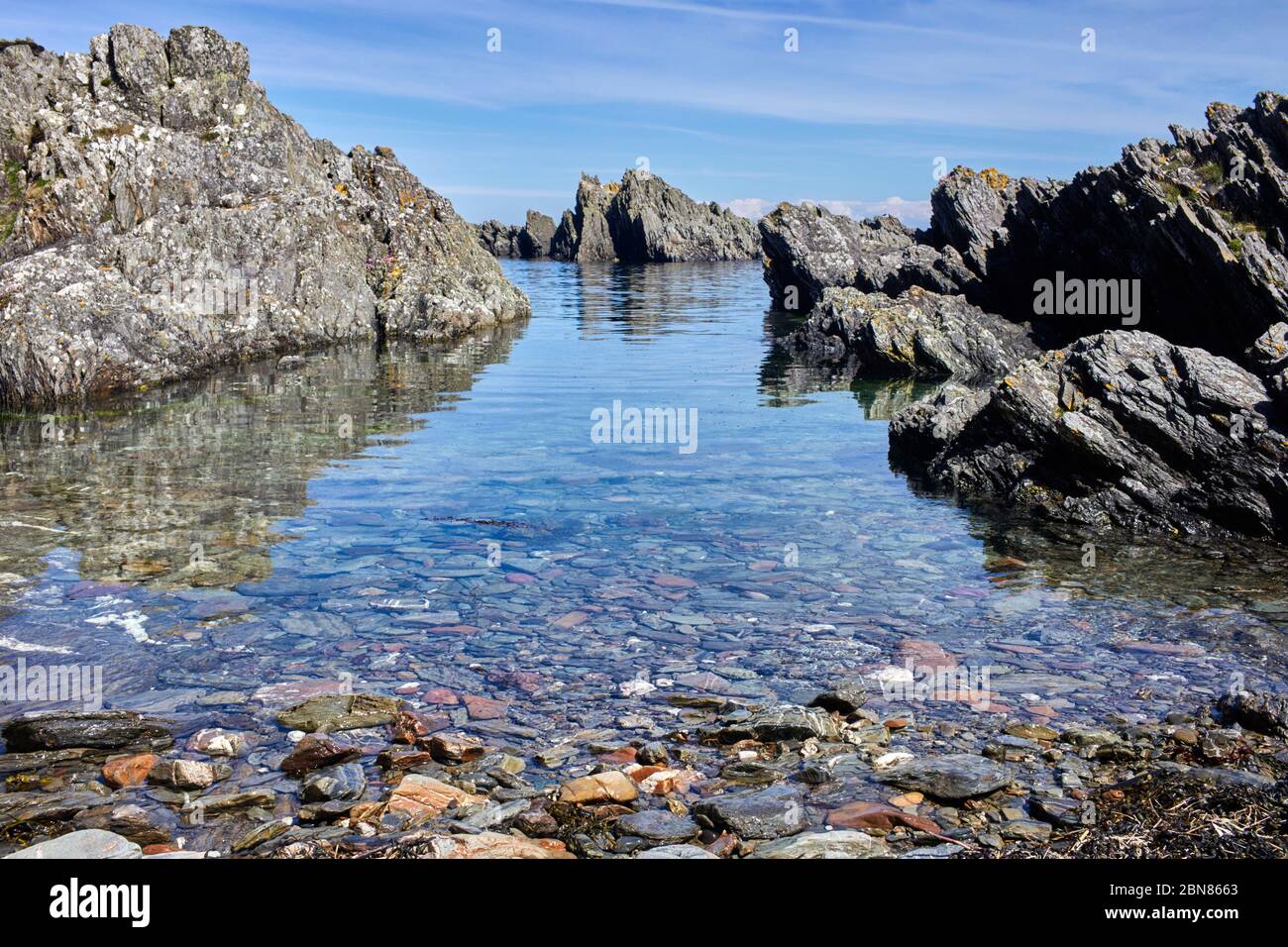 Crique cachée sur la péninsule de Langness, île de Man Banque D'Images