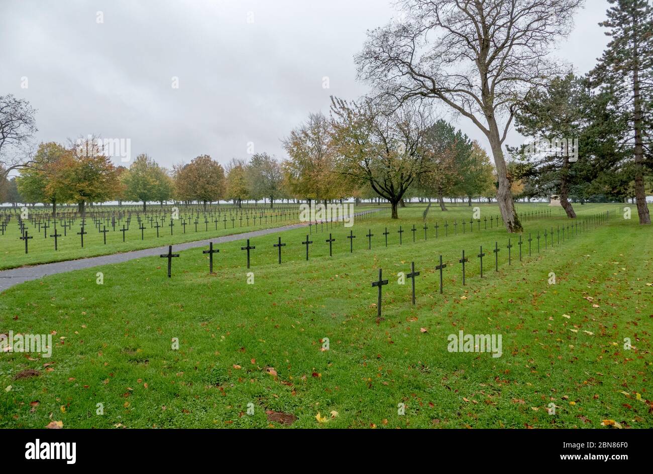 Neuville-St Vaast cimetière de guerre allemand près du village de Neuville-Saint-Vaast, dans le nord de la France. Il y a 44,833 tombes de soldi allemand de la première Guerre mondiale Banque D'Images