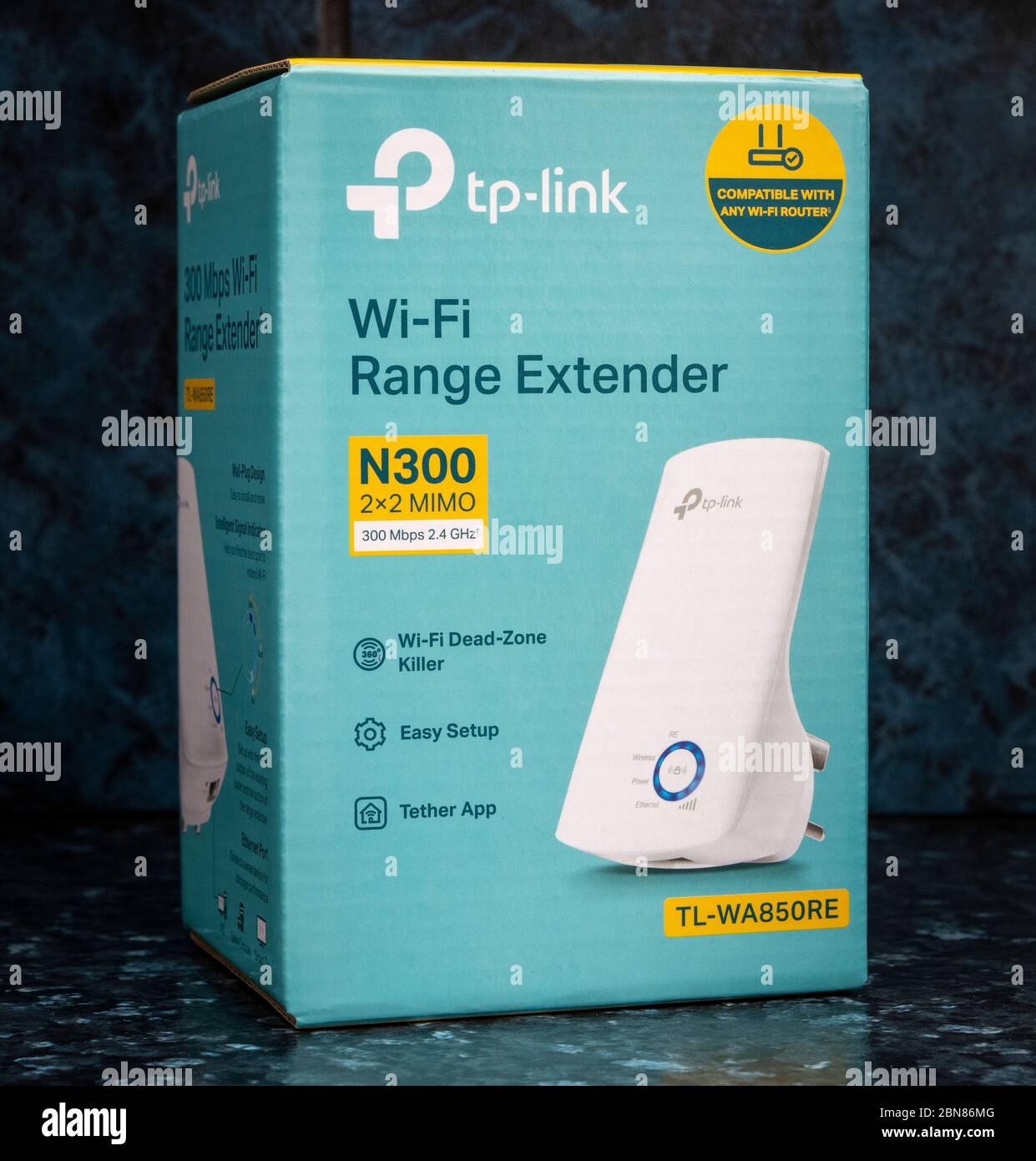 TP LINK,répéteur WI-FI,brancher un appareil,boîte de vente Banque D'Images