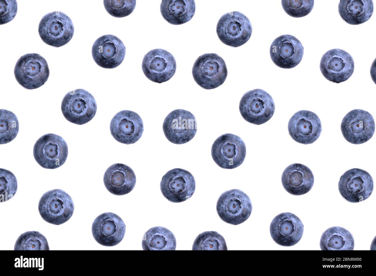 Bleuet isolé sur blanc. Motif de baies tendance sans couture. Chute ou projection d'objets. Fruits frais motif été. Concept de cuisine créative. Agriculture Banque D'Images