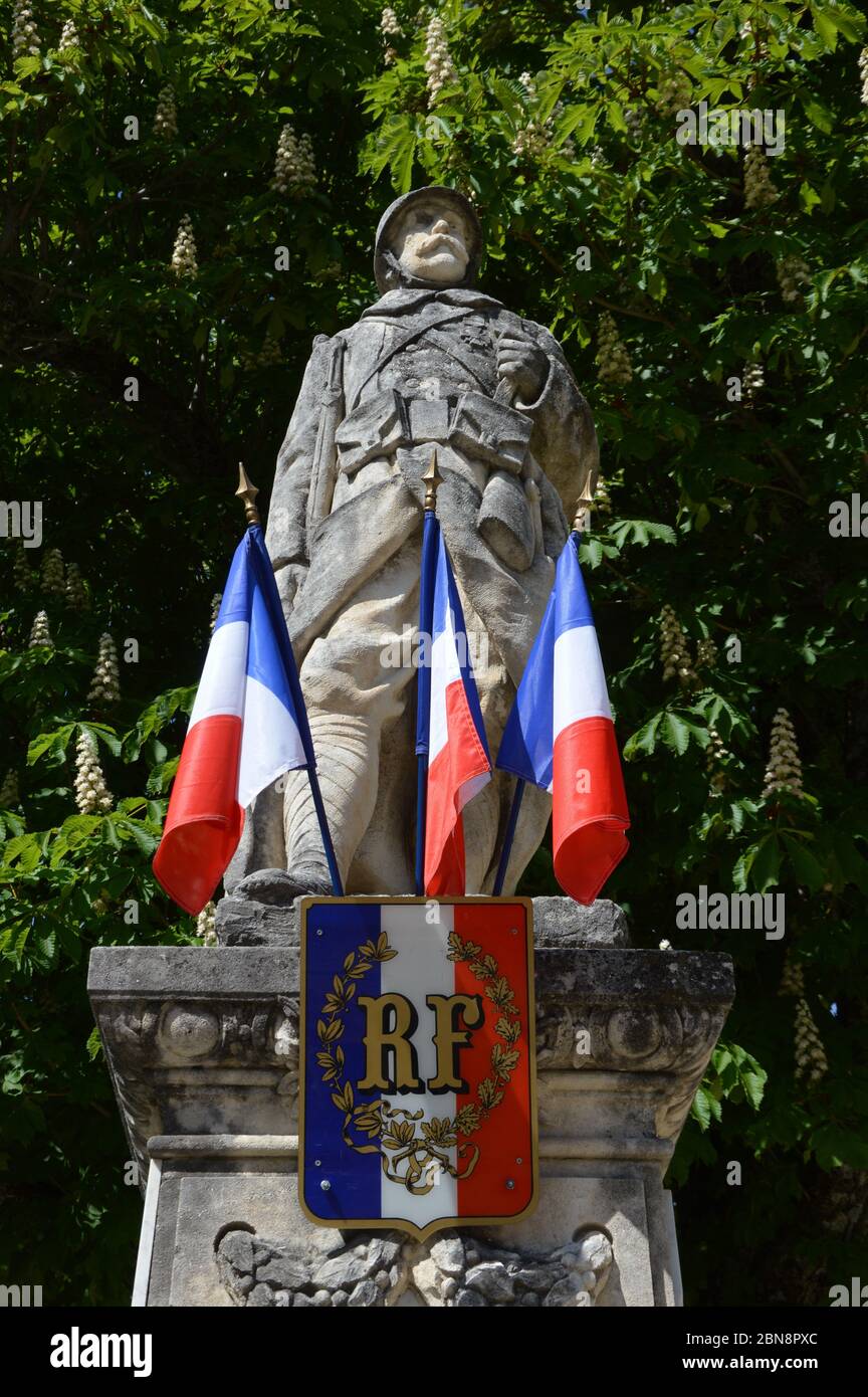 Gros plan sur le monument du soldat de Sault, France Banque D'Images