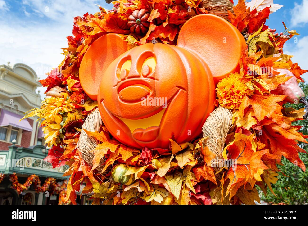 Décoration Mickey Mouse orange pour la fête d'Halloween « pas si effrayante » de Micky, Magic Kingdom, Disneyworld Resort, Orlando Banque D'Images