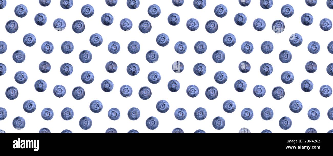 Motif bleuet sans couture. Baies isolées sur blanc. Motif d'été de mûre fraîche. Concept de cuisine créative. Macro, gros plan. Banque D'Images