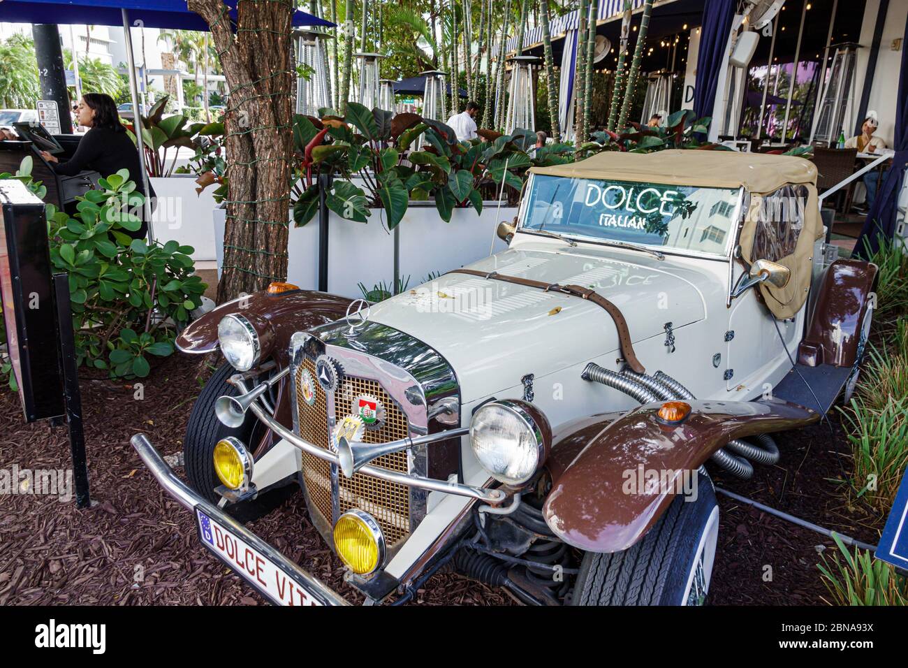 Miami Beach Florida,Collins Avenue,Gale Hotel,Dolce Italian,restaurant restaurants repas manger dehors café cafés bistrot,entrée principale,1940 Merced Banque D'Images