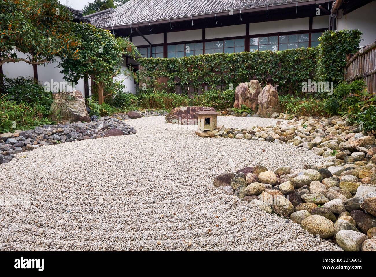 Vue sur le jardin zen rocailleux du temple de Shoren-in Monzeki (Awata Gosho (palais impérial Awata)). Kyoto. Japon Banque D'Images