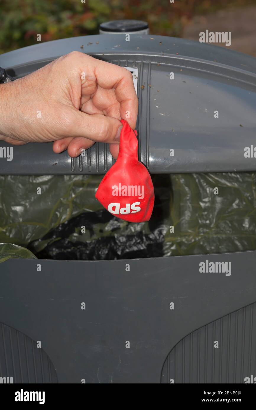 Ballon du SPD est disposé, photo symbolique pour quitter le parti et le résultat de l'élection Banque D'Images