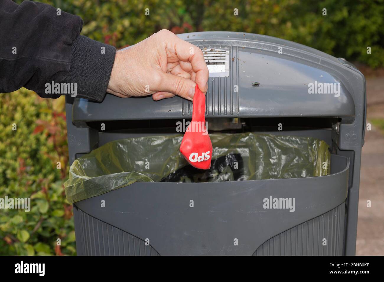 Ballon du SPD est disposé, photo symbolique pour quitter le parti et le résultat de l'élection Banque D'Images