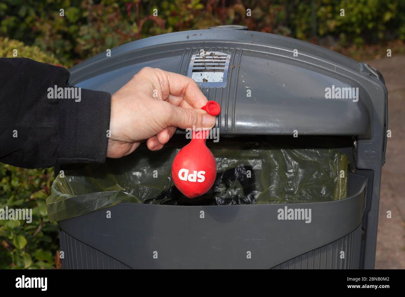 Ballon du SPD est disposé, photo symbolique pour quitter le parti et le résultat de l'élection Banque D'Images