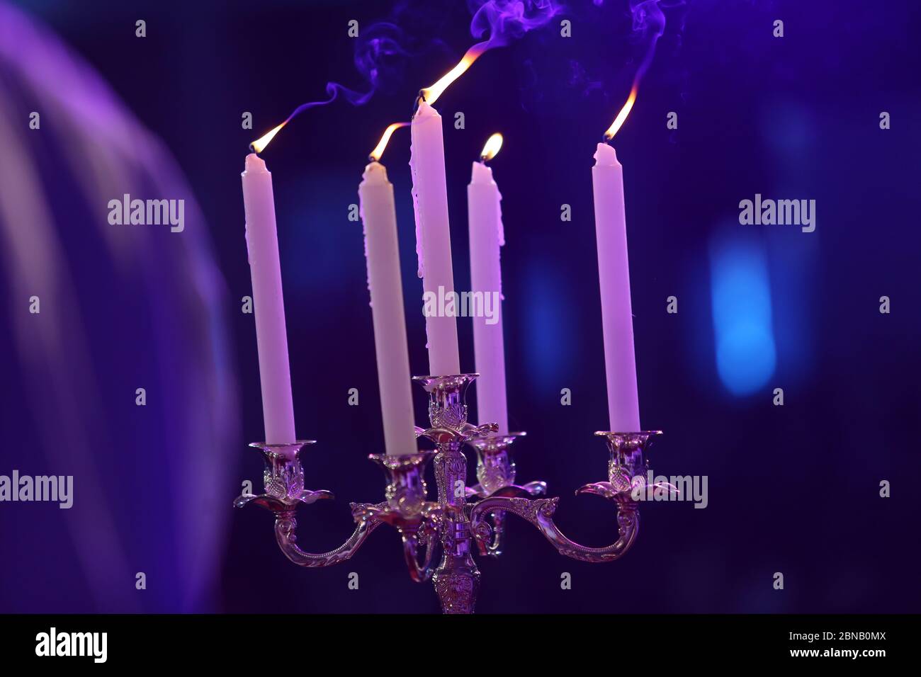 Sur des bougies Banque de photographies et d’images à haute résolution Alamy