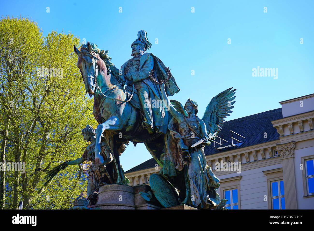 La statue équestre néo-baroque du Kaiser Wilhelm I., dévoilée le 18 octobre 1896. Sculpteur: Karl Janssen. Banque D'Images