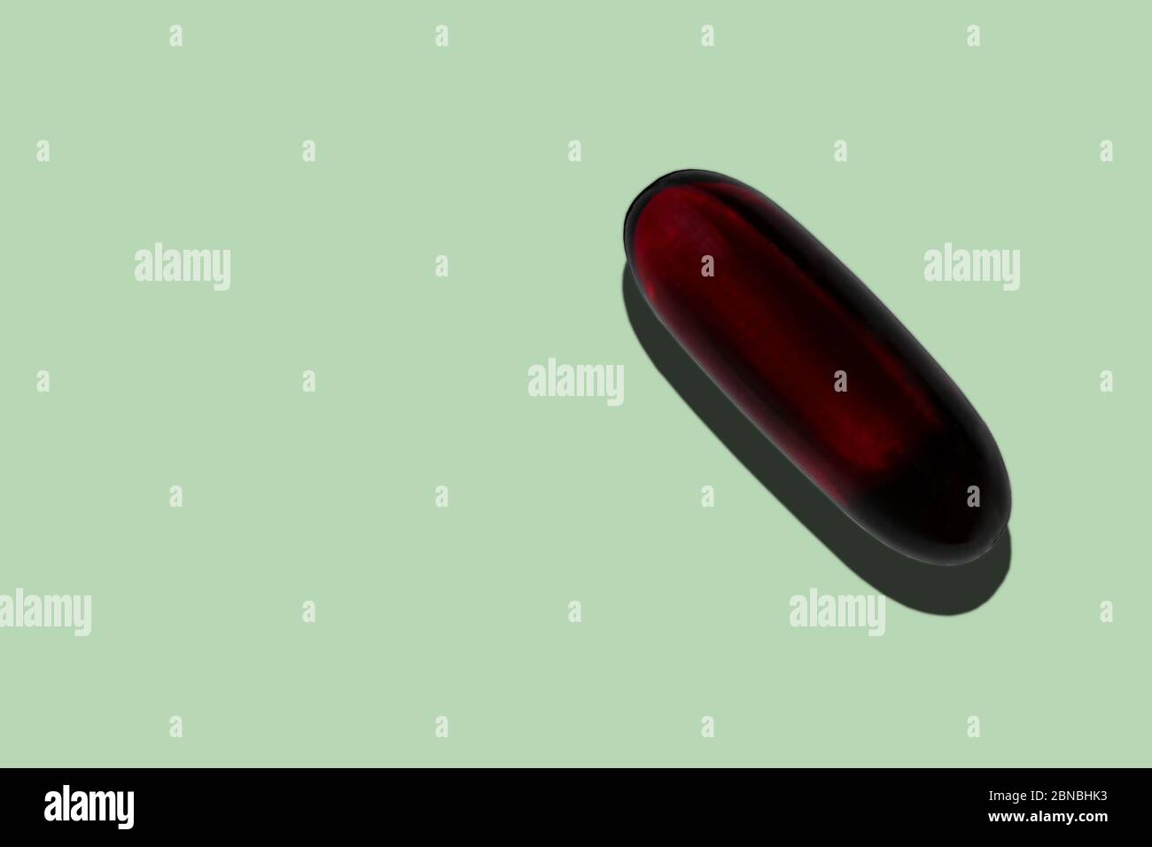 Pilule médicale, capsule de médecine pharmaceutique. Analgésique, vitamine, antibiotique, probiotique sur fond vert. Concept médical. Science concept backgr Banque D'Images