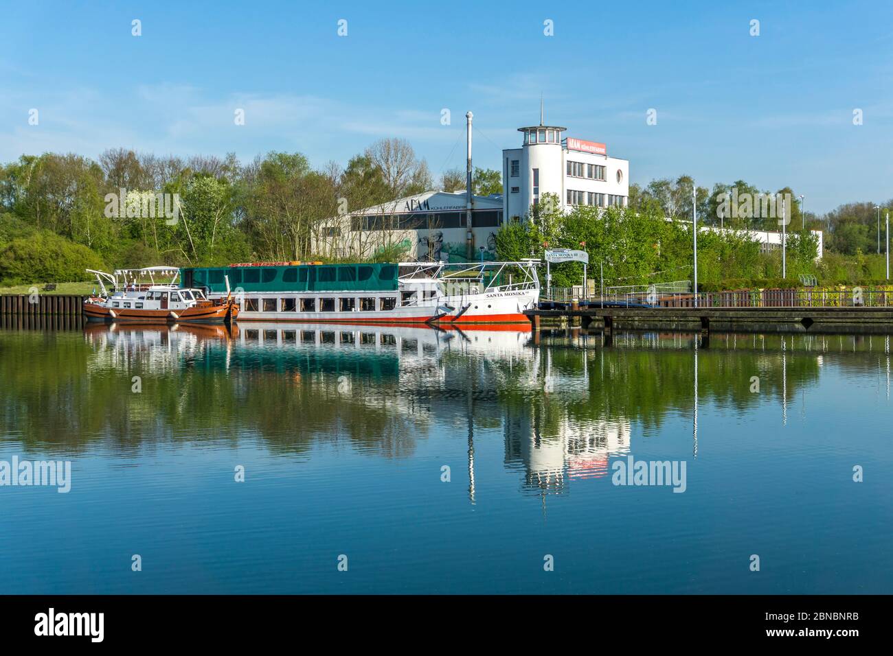 Fahrgastschiff Santa Monika in der Marina Rünthe am Datteln-Hamm-Kanal in Bergkamen, Nordrhein-Westfalen, Deutschland, Europa | navire à passagers Santa Banque D'Images