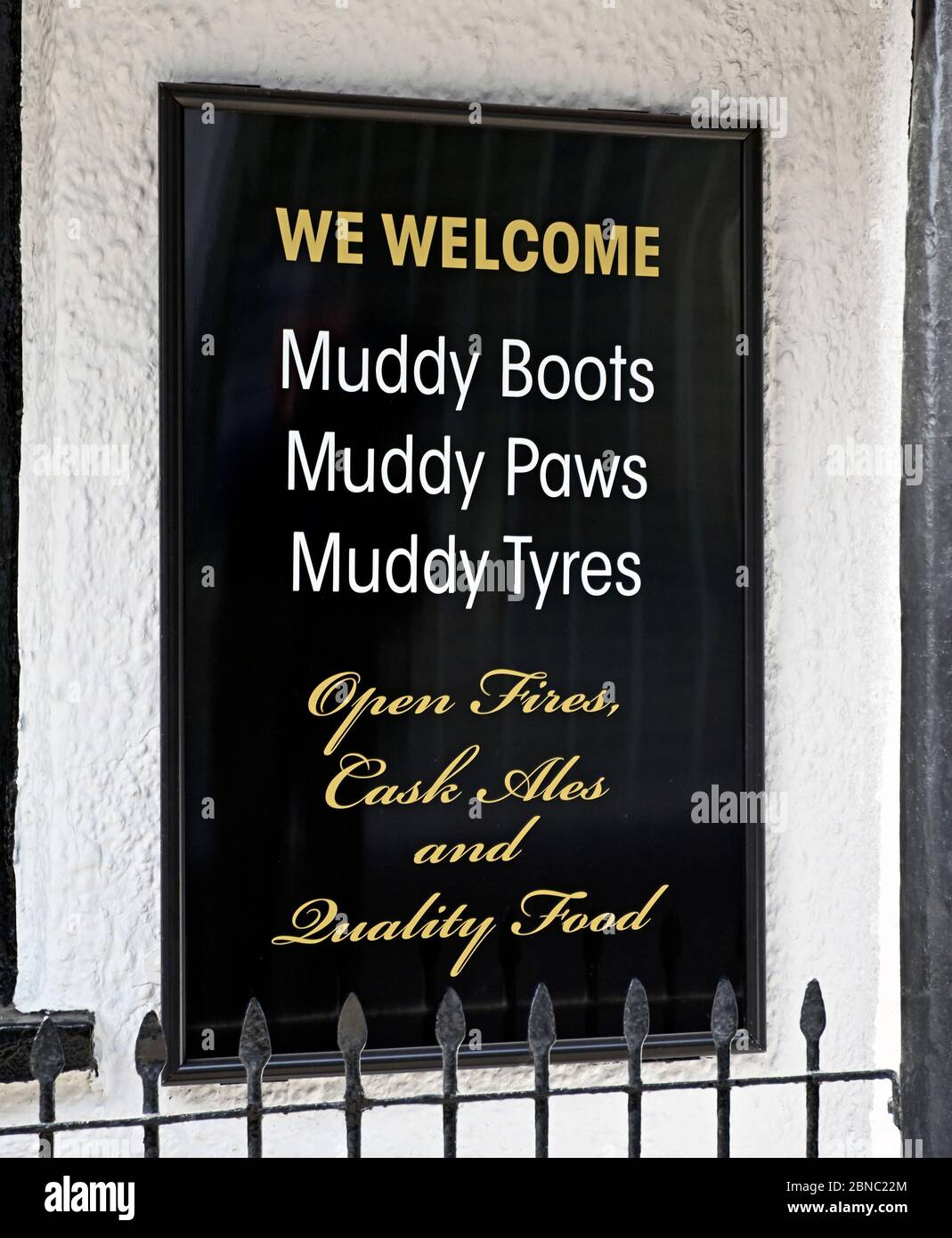 Panneau de bienvenue. YE Olde Fleece Inn, Highgate, Kendal, Cumbria, Angleterre, Royaume-Uni, Europe. Banque D'Images
