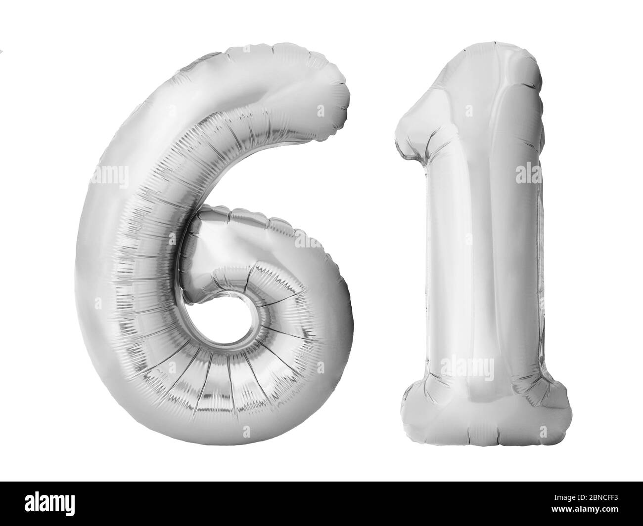Numéro 61 soixante-et-un fait de ballons gonflables en argent isolés sur fond blanc Banque D'Images