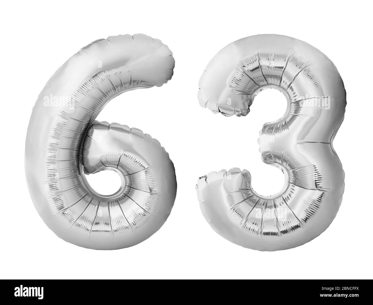 Numéro 63 soixante trois ballons gonflables en argent isolés sur fond blanc Banque D'Images