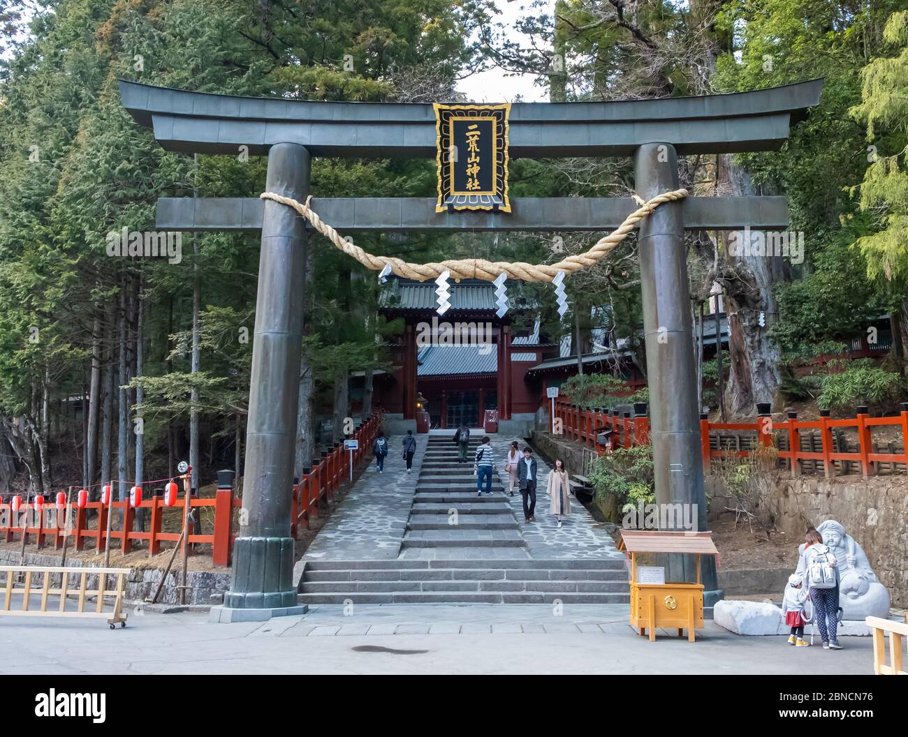 Tochigi, Japon - 21 mars 2019 : vue sur Nikko Futarasan jinja, un sanctuaire shinto dans la ville de Nikko, une petite ville de Tochigi Preftu au Japon Banque D'Images