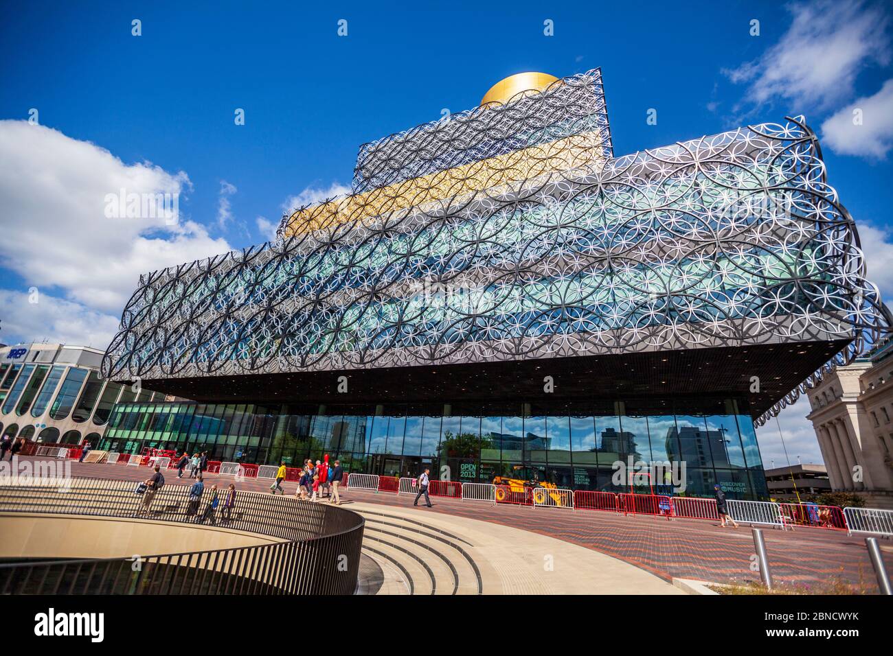La nouvelle Bibliothèque de Birmingham sur la place du Centenaire avant son ouverture en septembre 2013, Birmingham, Angleterre Banque D'Images