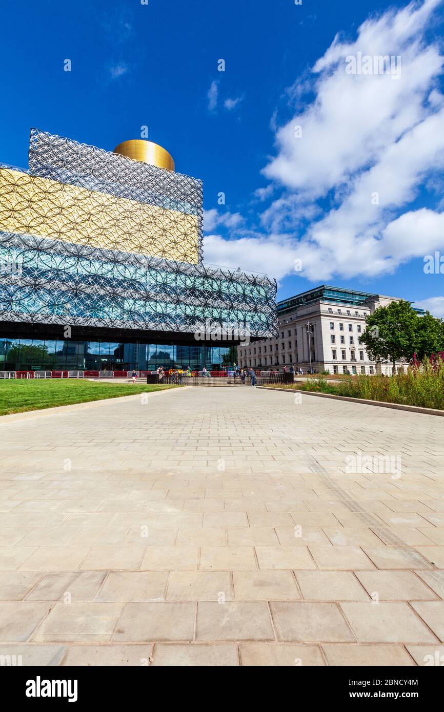 La nouvelle Bibliothèque de Birmingham sur la place du Centenaire avant son ouverture en septembre 2013, Birmingham, Angleterre Banque D'Images