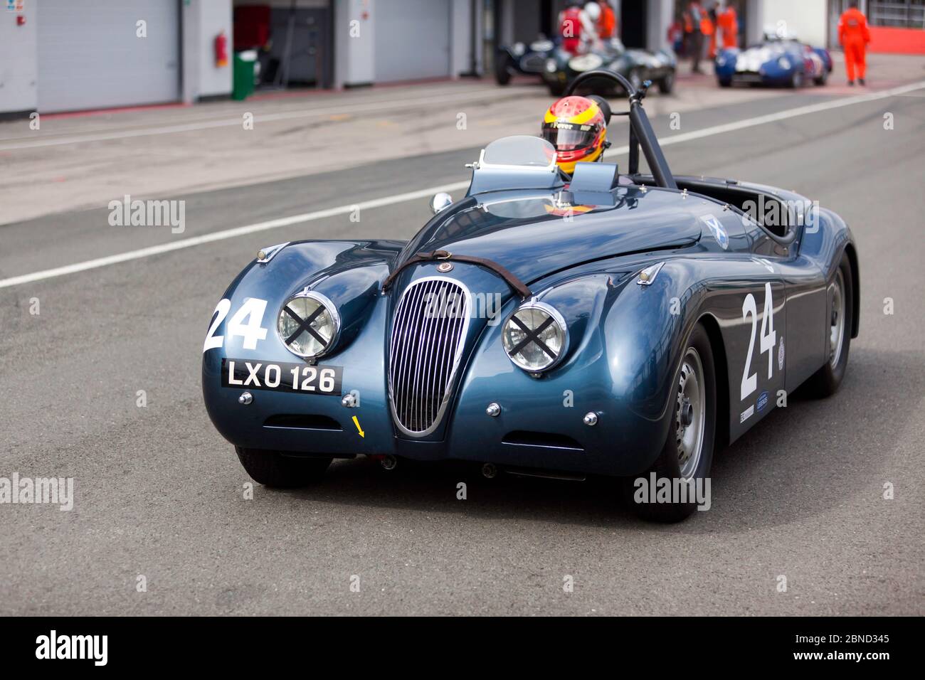 Josh Ward, Driving HIS Blue, 1951, Jaguar XK120 Ecurie Ecosse, pour la session de qualification du Trophée Woodcote RAC pour les voitures de sport pré '56 Banque D'Images