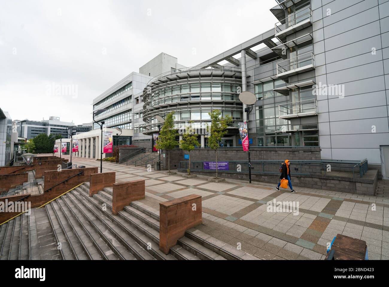 Glasgow, Écosse, Royaume-Uni. 14 mai 2020. L'Écosse étant encore dans le confinement de Covid-19, le centre-ville de Glasgow reste déserté avec peu de membres du public dans les rues et les magasins, bureaux et restaurants fermés. Photo : le campus de l'université Caledonian de Glasgow est déserté. Iain Masterton/Alay Live News Banque D'Images