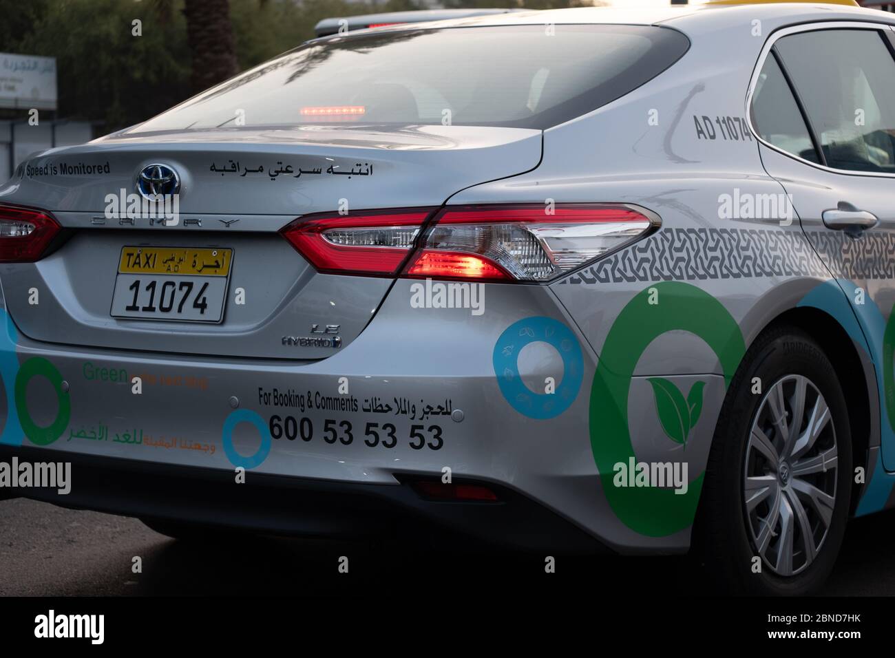 Photo arrière d'Abu Dhabi, Green taxi Banque D'Images