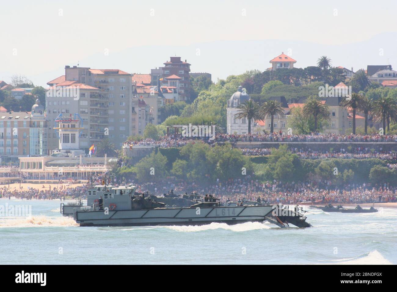 Série 26 de 165 Hummer débarquant d'un LCM-1E Sur la plage de Sardinero pendant les forces armées DaySantander Espagne 30 mai 2009 Banque D'Images