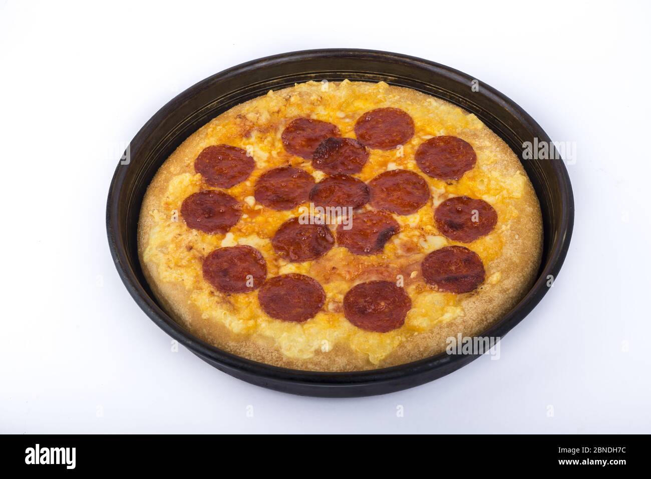 Délicieuse pizza avec garnitures de pepperoni Banque D'Images