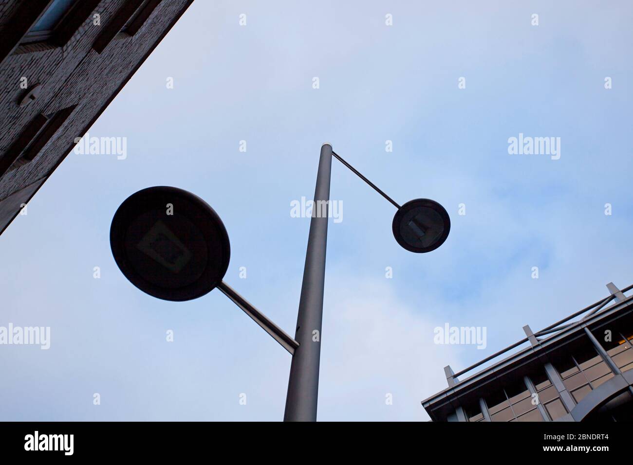 Lumières de rue modernes et minimalistes, Londres Banque D'Images