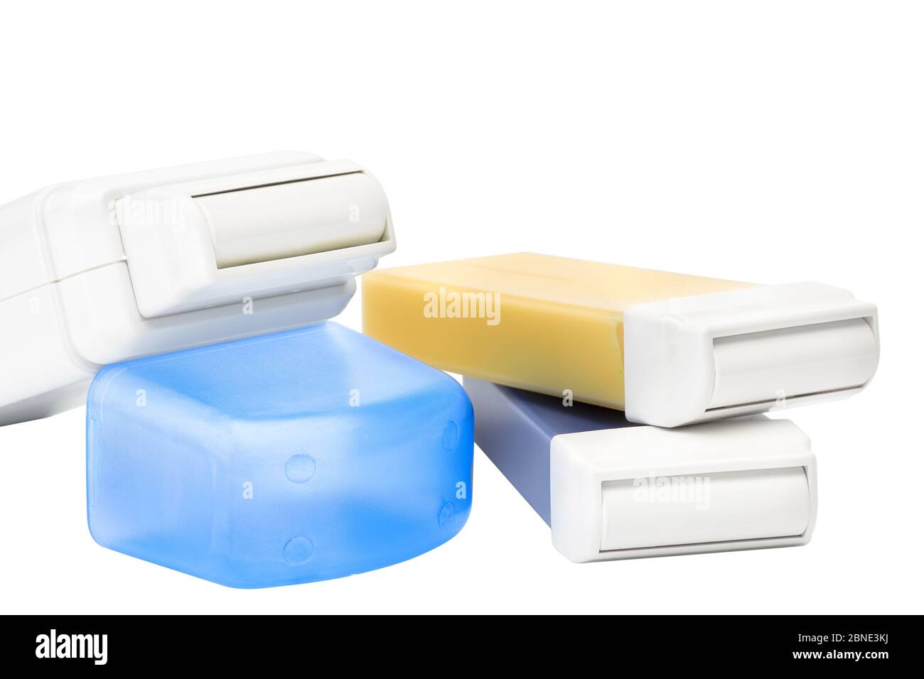 Réglage pour l'épilation sur fond blanc. Cartouches avec cire Banque D'Images