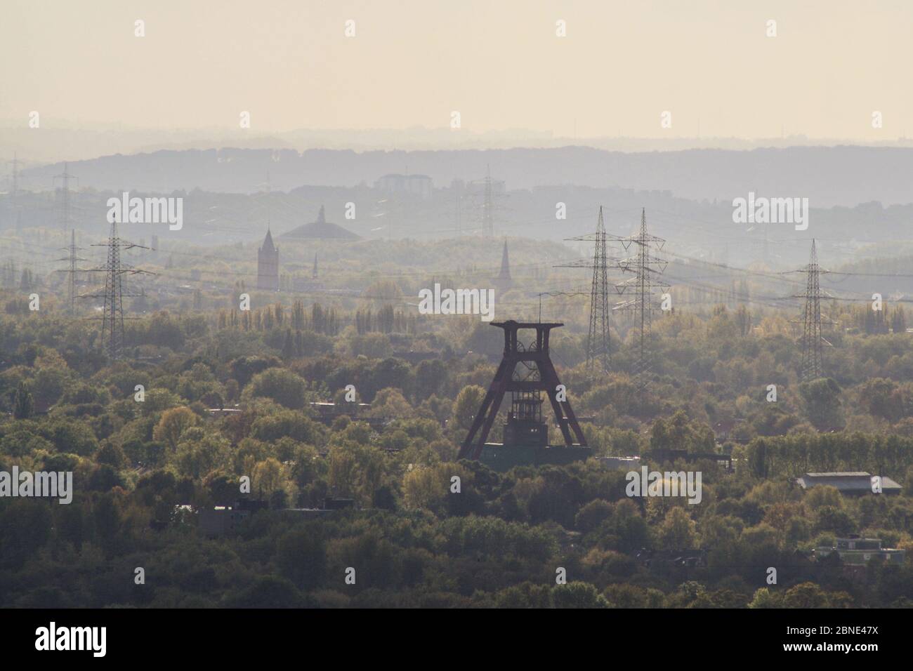 Vue sur les tours sinueuses de la région de Ruhr Banque D'Images