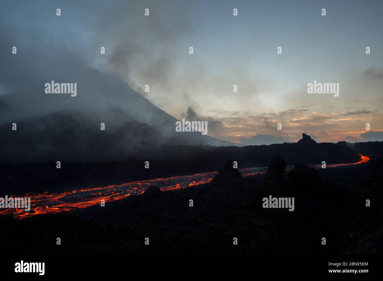 Rivière de lave de l'éruption de volcan Fogo, l'île de Fogo, Cap-Vert, le 29 novembre 2014. Banque D'Images