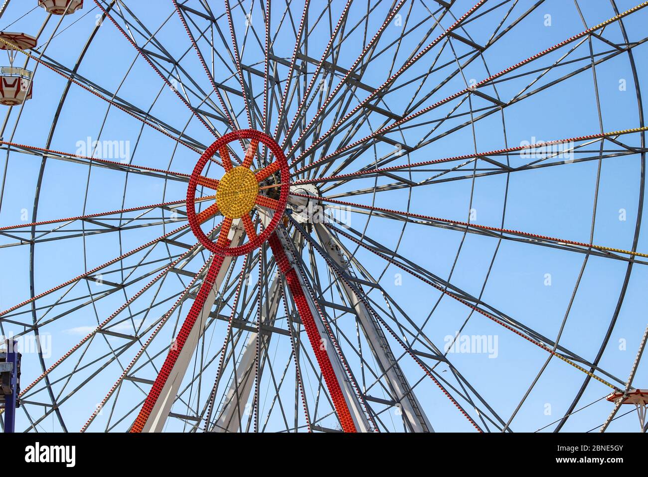 Roue de ferris de la foire de déplacement Banque D'Images