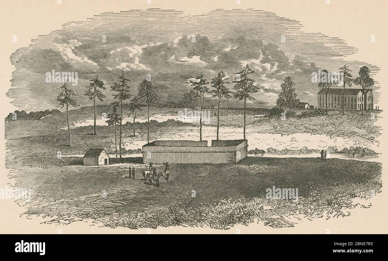 Gravure antique de 1866, « vue du stock d'officiers, avec les hôpitaux et casernes rebelles, et les camps au loin » à la prison d'Andersonville, un camp confédéré de prisonniers de guerre à Andersonville, en Géorgie, pendant la guerre civile américaine. SOURCE : GRAVURE ORIGINALE Banque D'Images