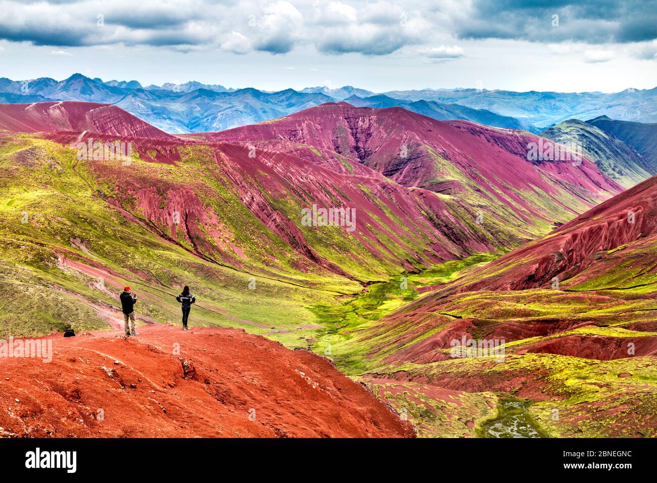 Montagnes de la vallée rouge dans les Andes, Pérou Banque D'Images