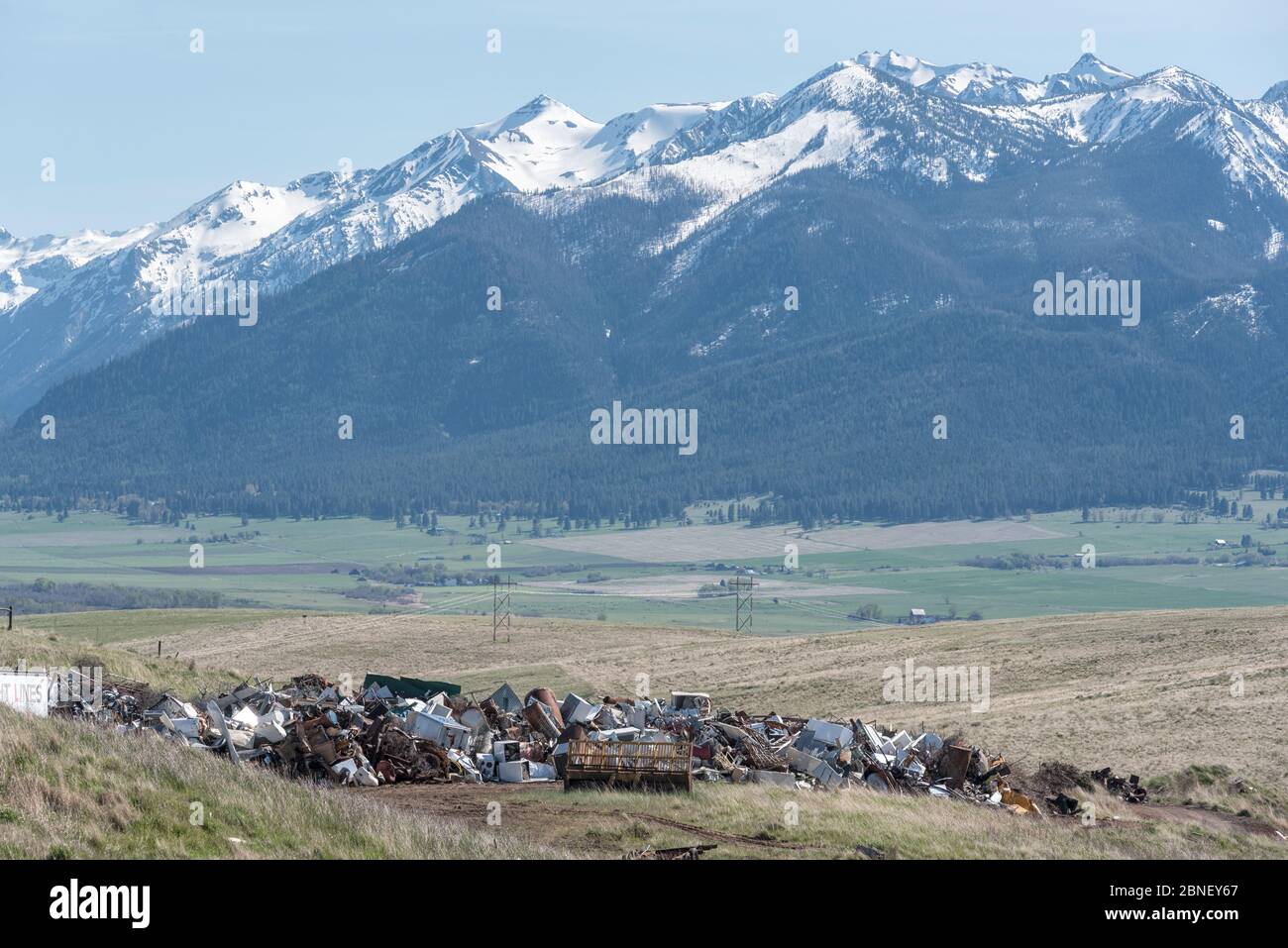 Ferraille à la décharge de Ant Flat dans le comté de Wallowa, Oregon. Banque D'Images