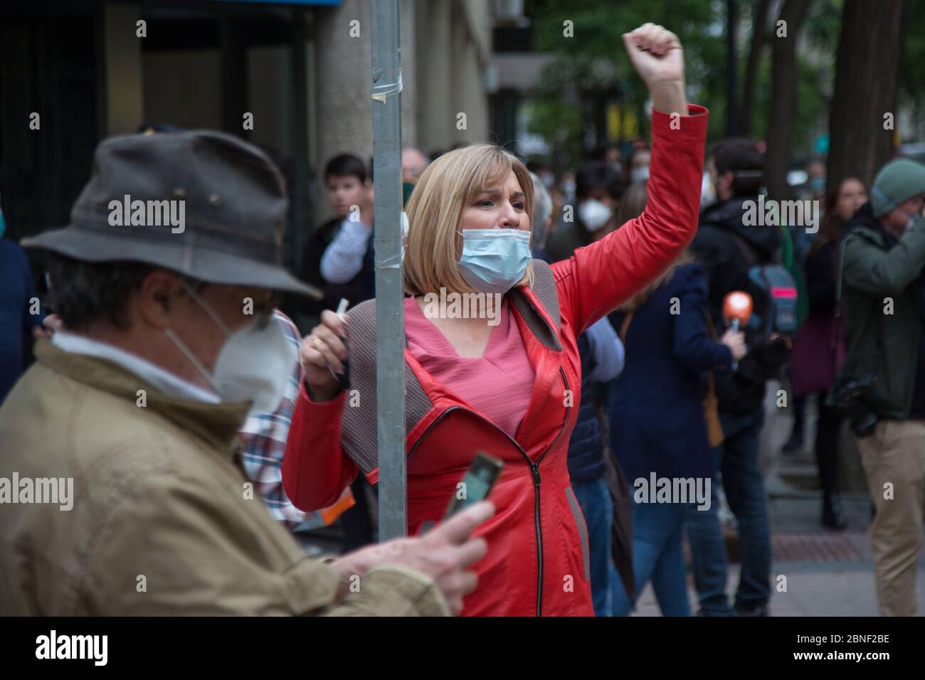 Madrid, Espagne. 14 mai 2020. Une femme lors de manifestations contre le Gouvernement dans le quartier de Salamanque à Madrid. (Photo de Fer Capdepon Arroyo/Pacific Press) Credit: Pacific Press Agency/Alamy Live News Banque D'Images