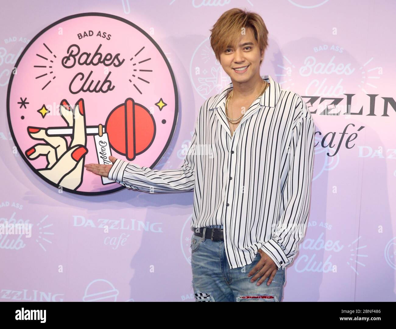 **TAIWAN OUT**--File--Taiwanais chanteur, acteur et animateur Show Lo participe à l'ouverture du magasin concept 'Dazzling Cafe Badass Babes Club' à Taiwan, en Chine Banque D'Images