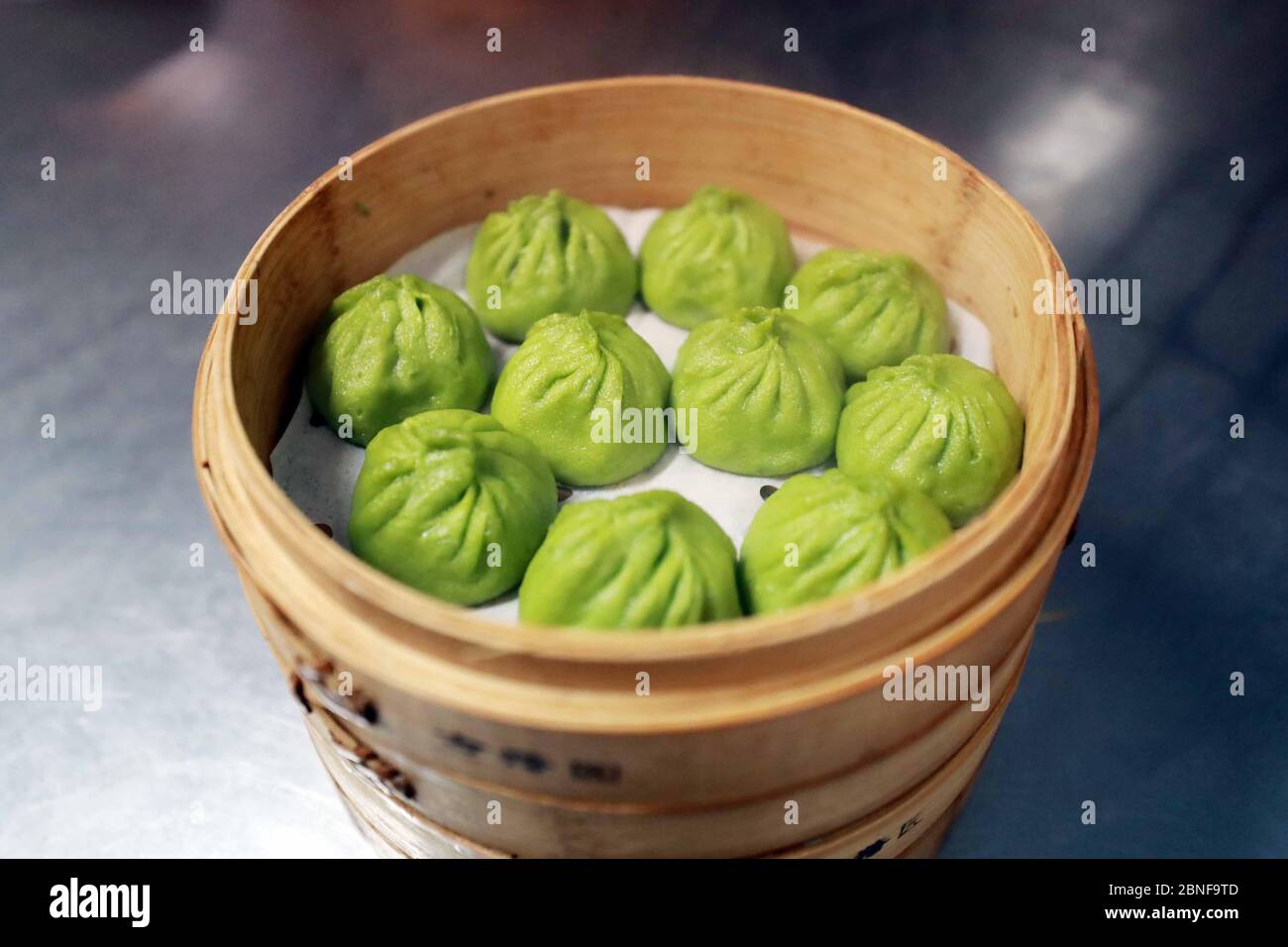 Le restaurant Guyiyuan à Shanghai est célèbre pour xiaolongbao, un type de pain chinois à la vapeur (baozi) , après réouverture en mars, ce restaurant lauch an Banque D'Images