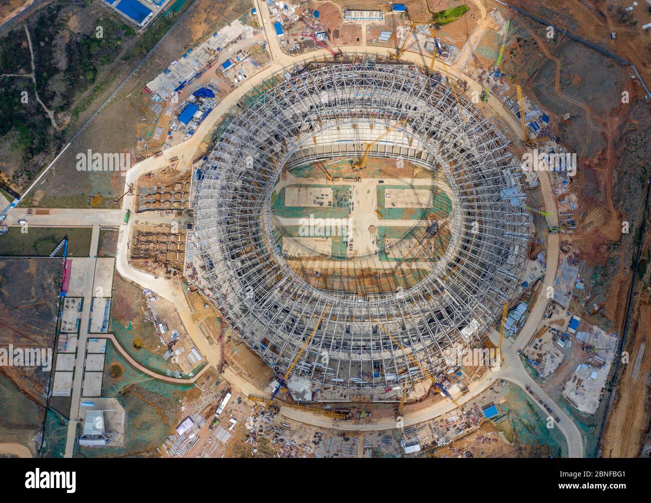 Vue aérienne du stade du lac de Dong'an, au cours duquel se tiendront les Jeux universitaires mondiaux d'été 2021, en cours de construction, dans la ville de Chengdu, dans le sud-ouest de la Chine Banque D'Images