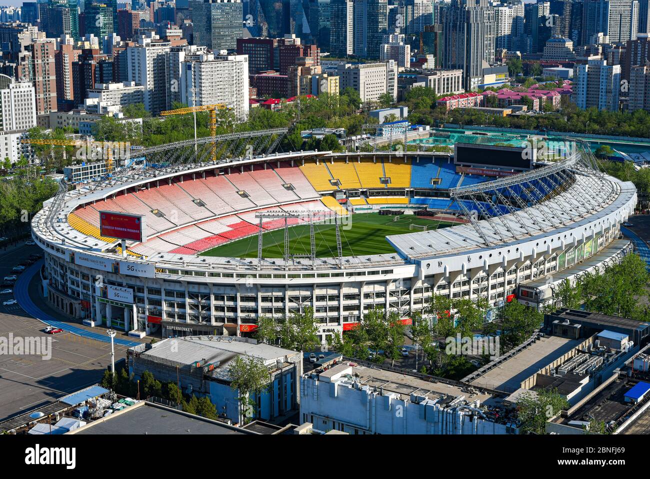 Vue aérienne du stade des travailleurs, un stade polyvalent qui sera rénové en stade de football qualifié en 2020, dans le district de Chaoyang, à Beij Banque D'Images
