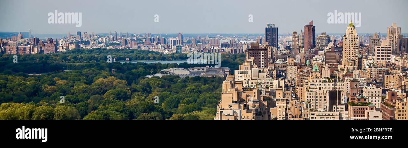 Manhattan et Central Park, New York, avec lac et MÉT Banque D'Images