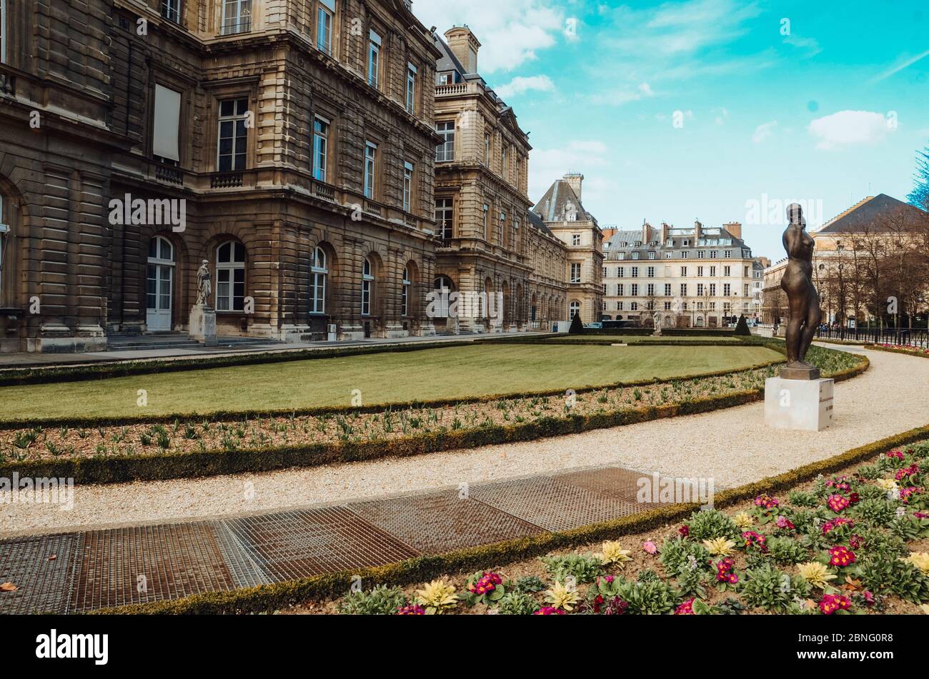 Belle vue sur le Sénat et les jardins du Luxembourg capturés à Paris, France Banque D'Images