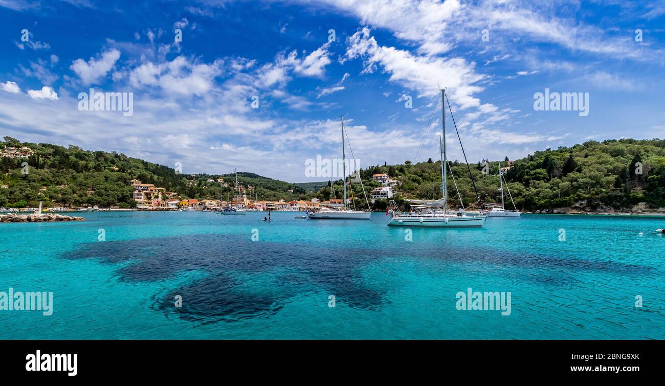 L'ancrage à Lakka sur Paxos Banque D'Images