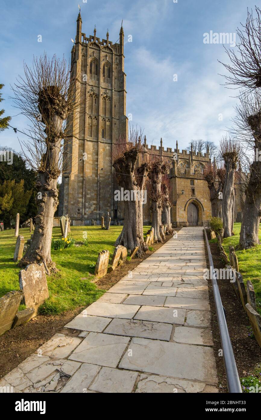 Église Saint-Jacques à l'aube, Chipping Campden, Gloucestershire, Royaume-Uni. Avril 2015. Banque D'Images