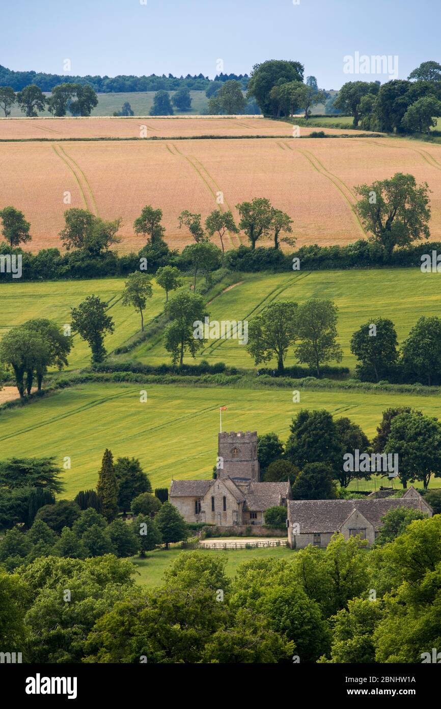 Église du village à Guitting Power et à la campagne environnante, Gloucestershire, Royaume-Uni. Juillet 2015. Banque D'Images