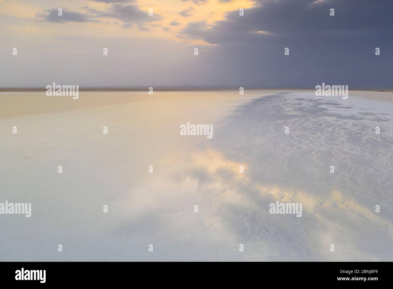 Lac Karum désert de sel au coucher du soleil, Dallol, Danakil Dépression, région d'Afar, Éthiopie, Afrique Banque D'Images